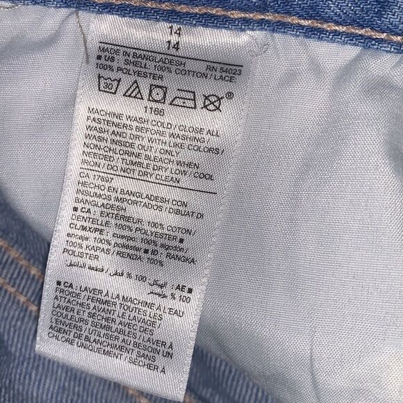 Old navy light wash lace cut off shorts - Picture 9 of 9